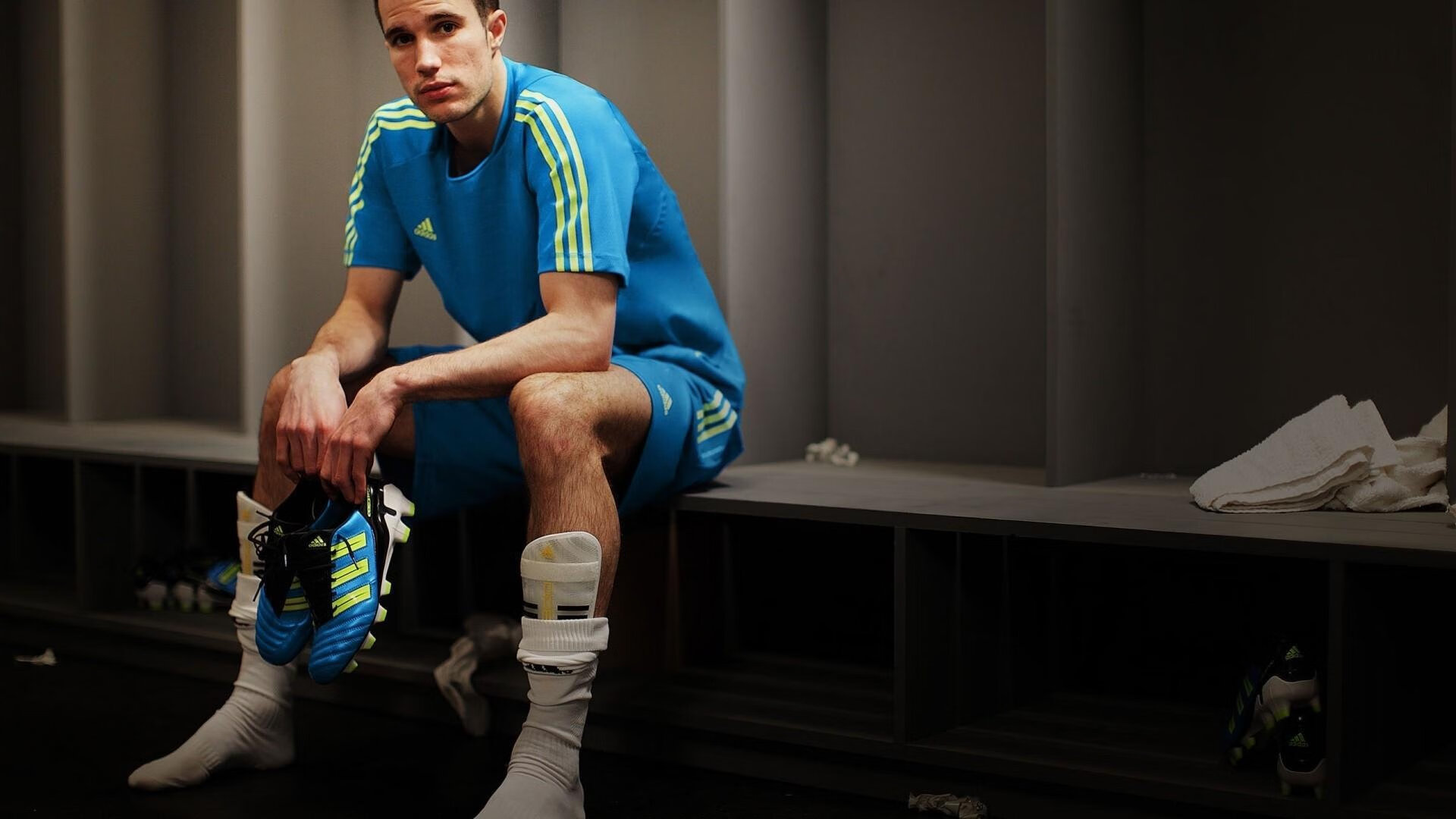 kaiyun官方-伯纳乌绝唱，本泽马补时世界波刺穿曼联，皇马铁血逆转铸就欧冠经典，伯纳乌绝唱，本泽马补时世界波刺穿曼联，皇马铁血逆转铸就欧冠经典